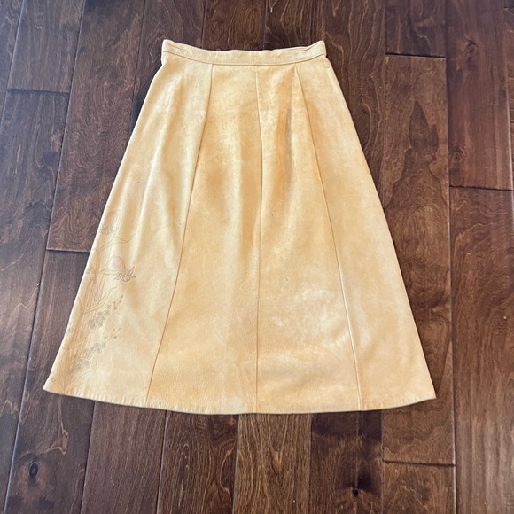 Vintage 70’s Santa Fe buttery soft yellow leather suede midi skirt GUC - Picture 3 of 6